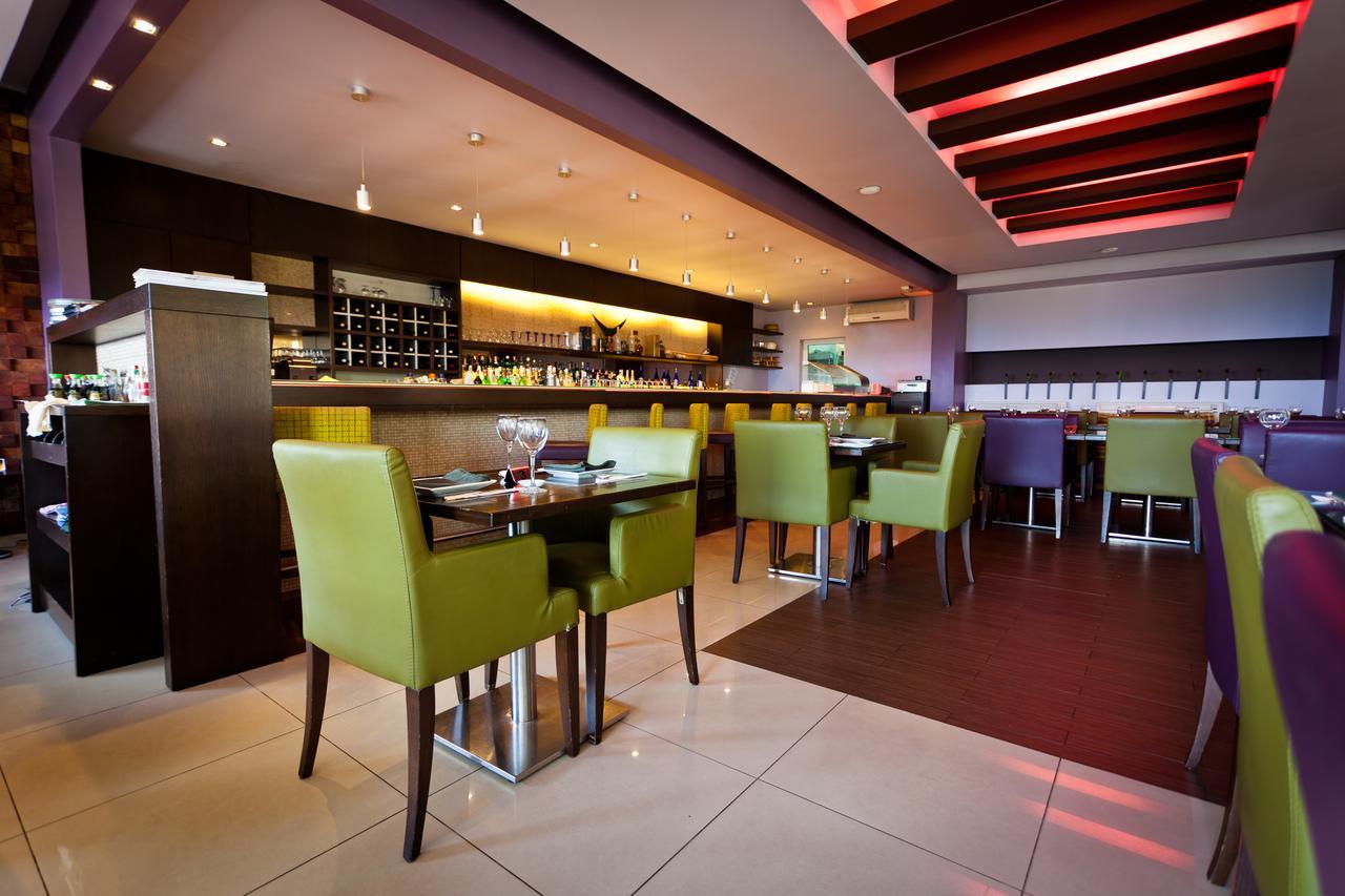 Mamba Point Hotel Монровия Экстерьер фото