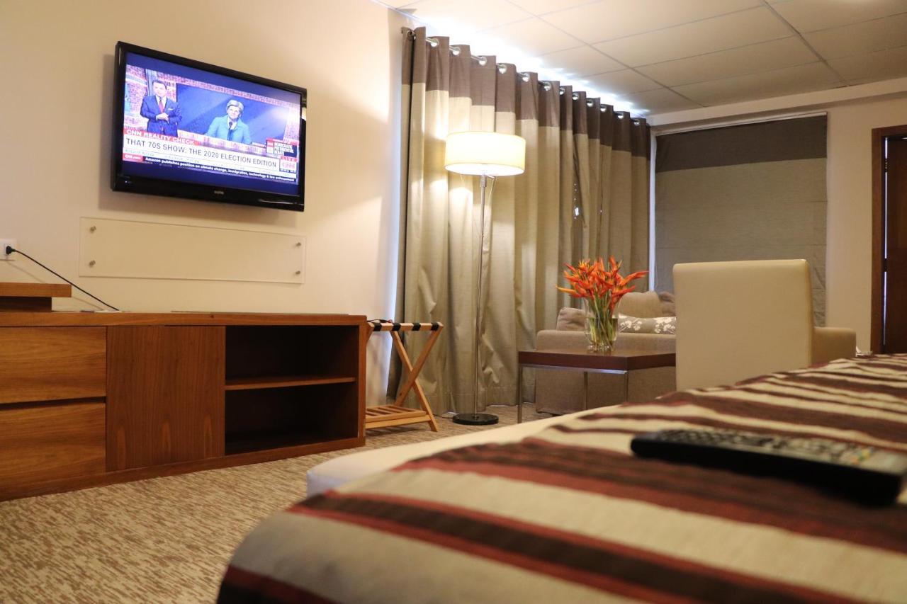 Mamba Point Hotel Монровия Экстерьер фото
