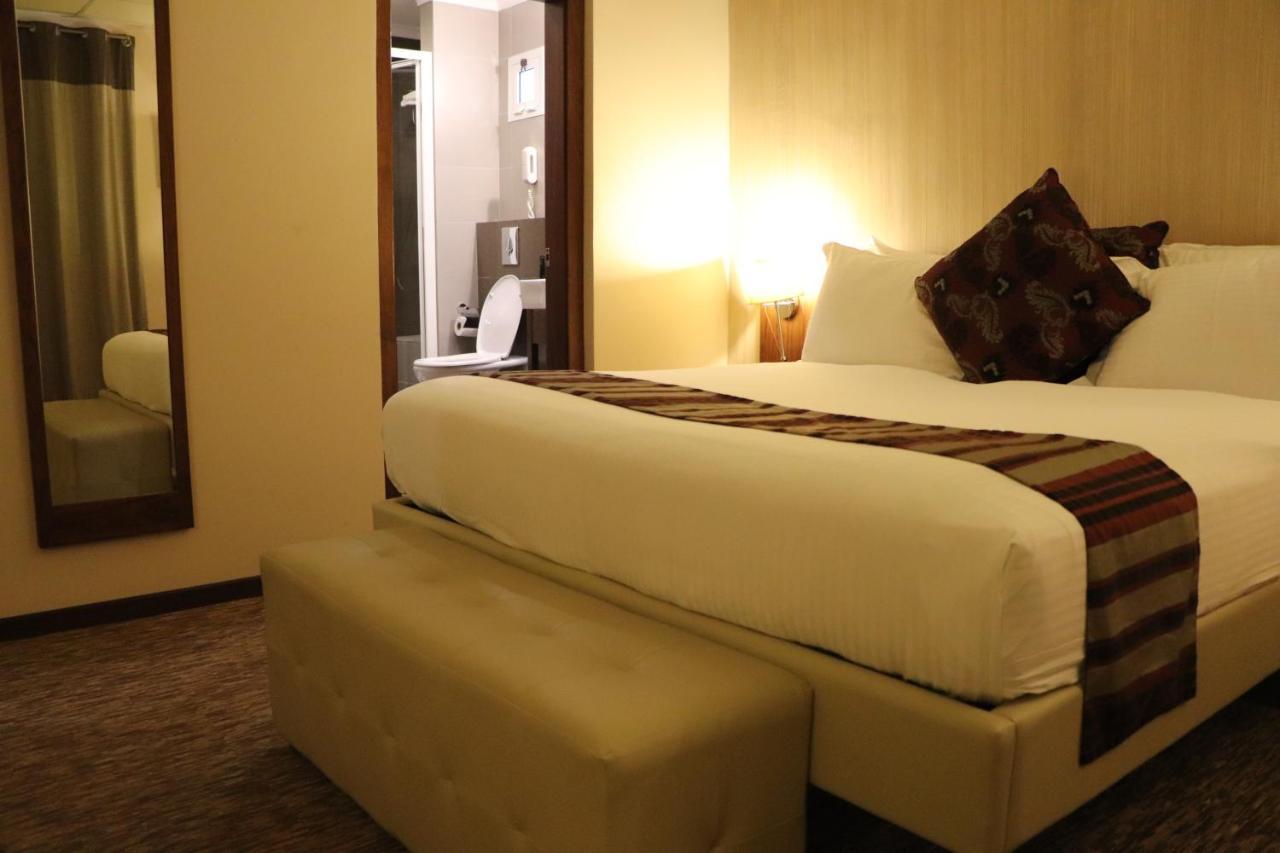 Mamba Point Hotel Монровия Экстерьер фото